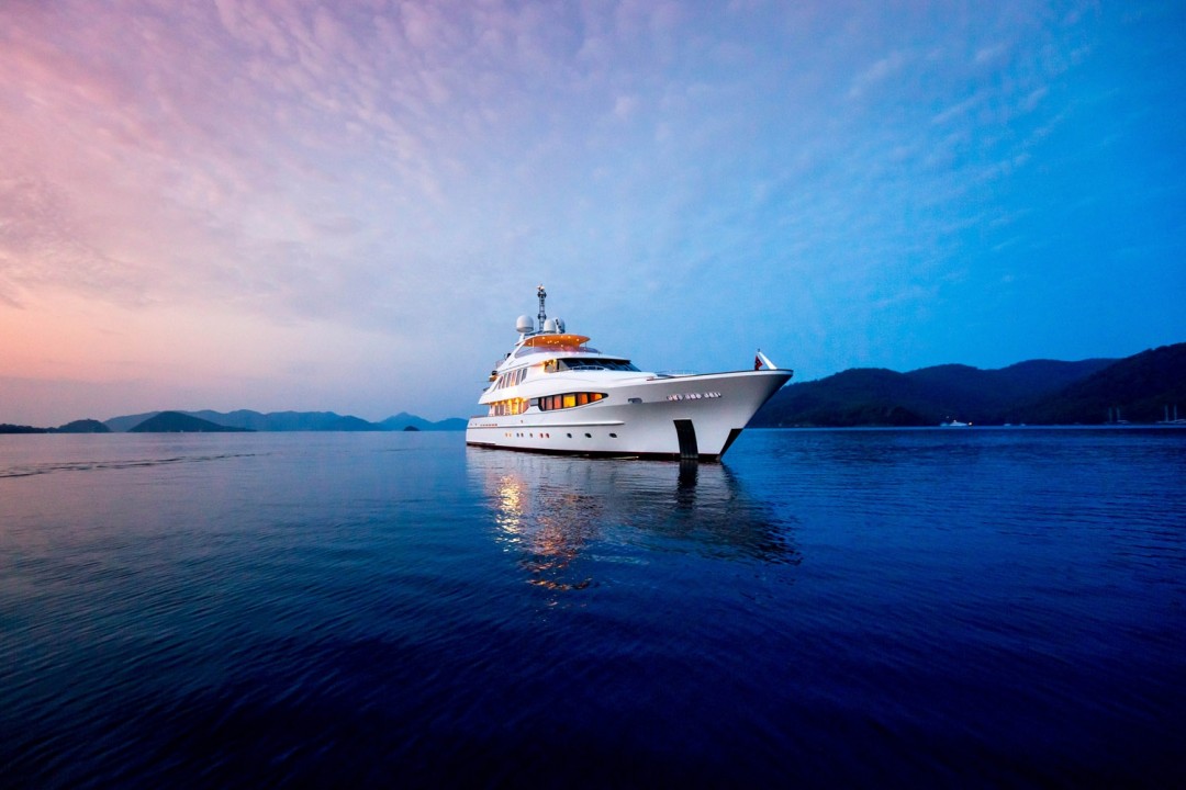 M/Y Seven Sins 42 m.